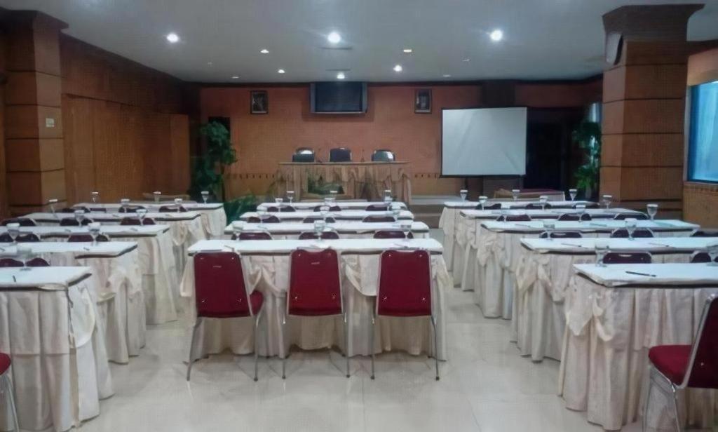 Grand Hotel Jambi Exterior photo