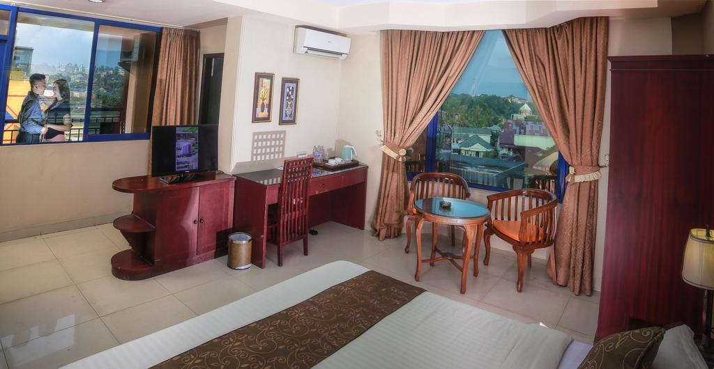 Grand Hotel Jambi Exterior photo