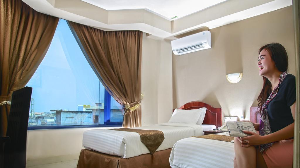 Grand Hotel Jambi Exterior photo